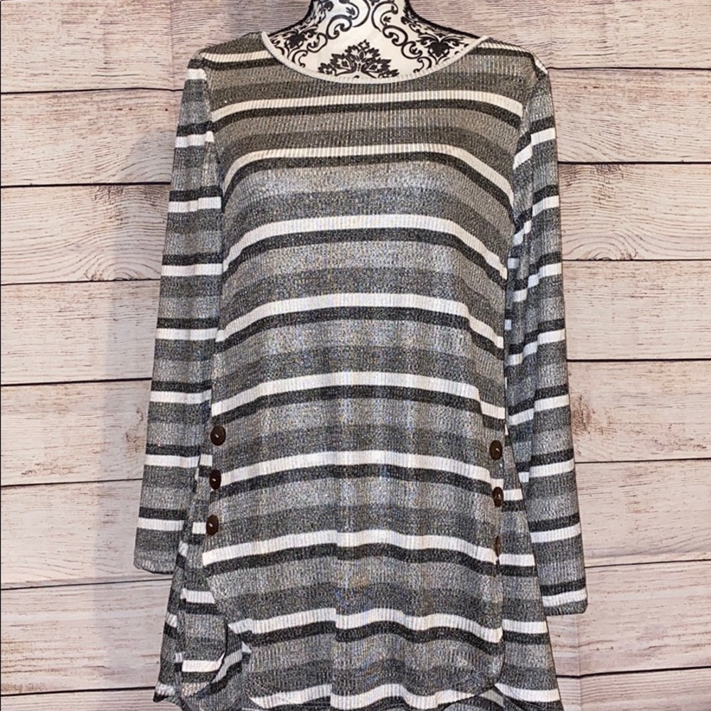 Shimmery high low shirt C+D+M Size S